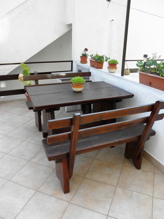 Peter Pan Apartments Palit Екстериор снимка