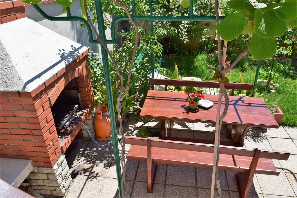 Peter Pan Apartments Palit Екстериор снимка