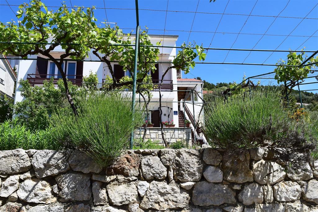 Peter Pan Apartments Palit Екстериор снимка
