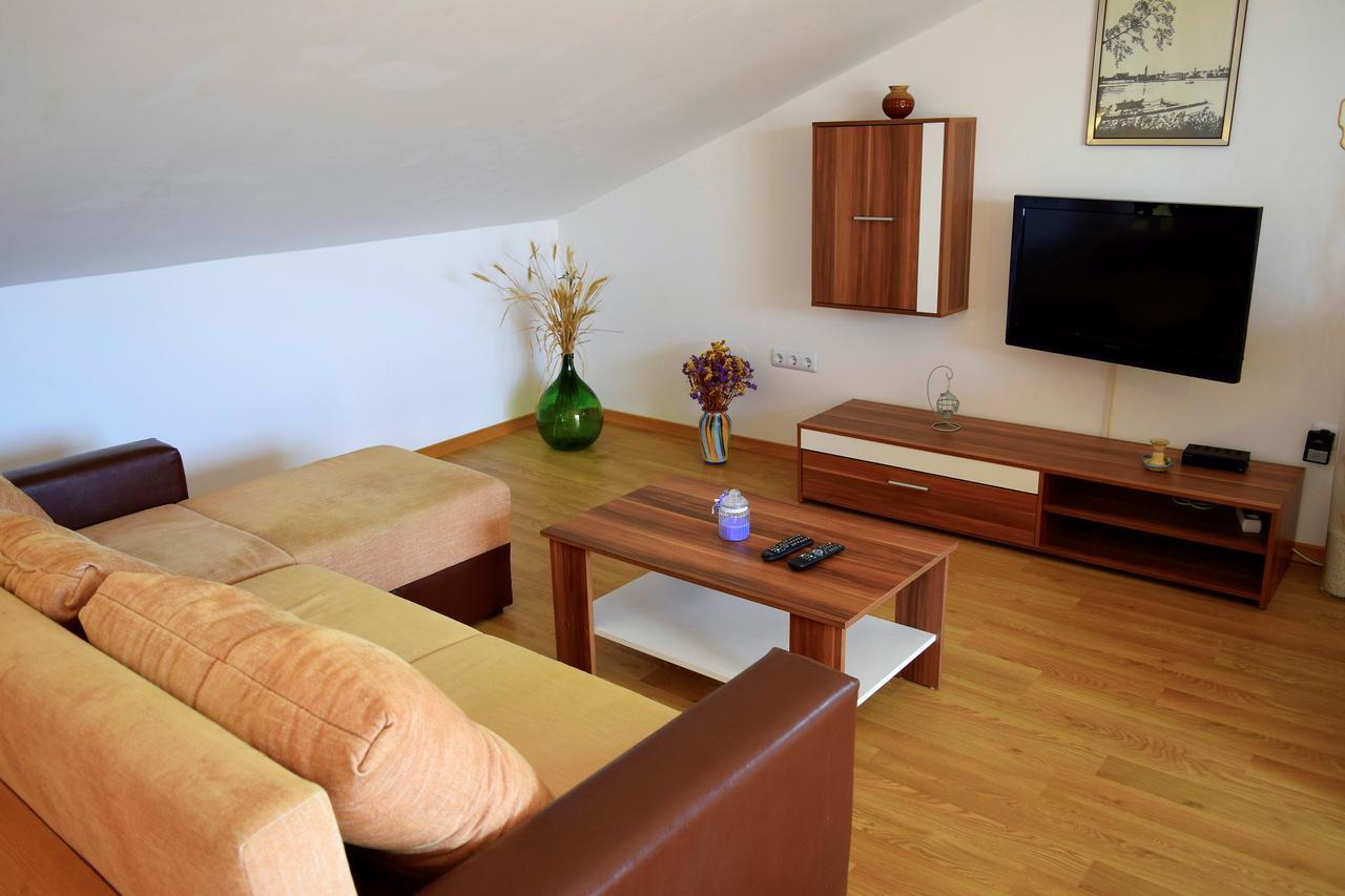 Peter Pan Apartments Palit Екстериор снимка