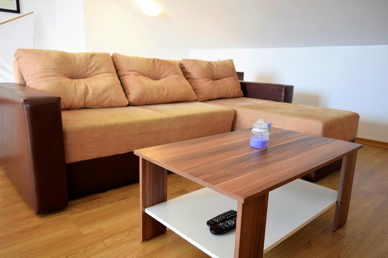 Peter Pan Apartments Palit Екстериор снимка