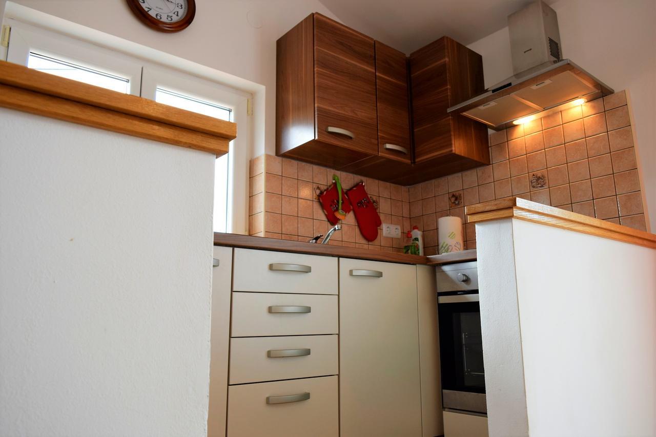 Peter Pan Apartments Palit Екстериор снимка