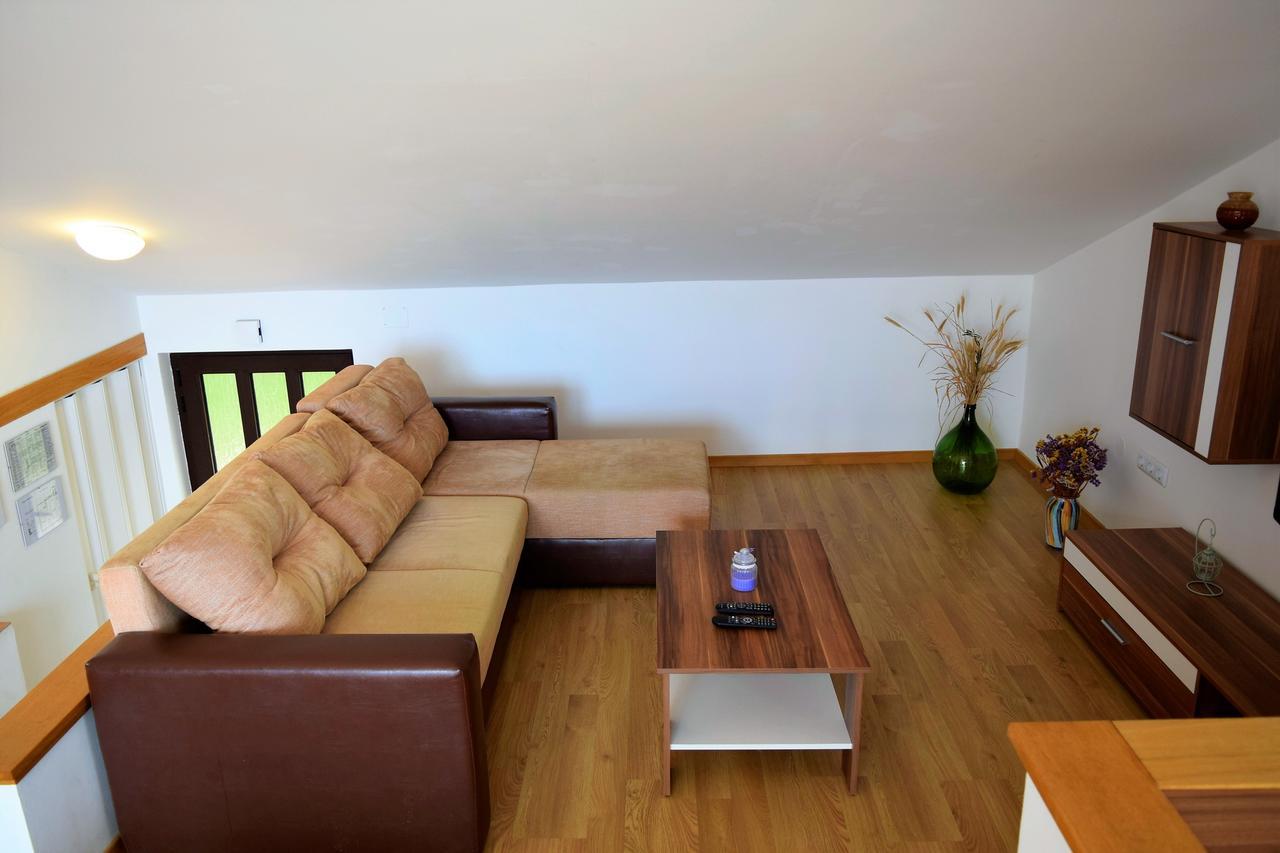 Peter Pan Apartments Palit Екстериор снимка